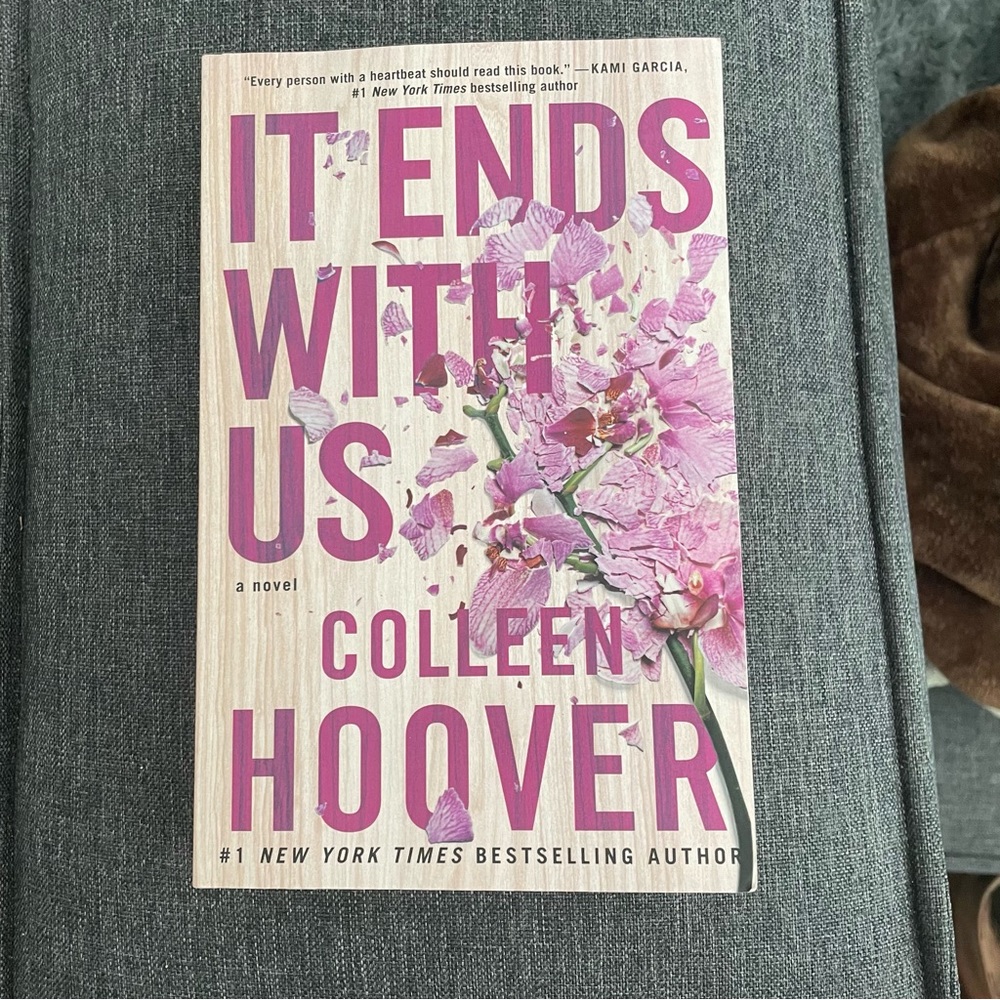 It Ends with Us: A Novel by Colleen Hoover paperback